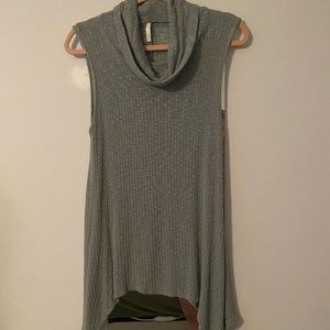 Loose turtleneck tank